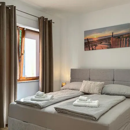 Apartamento Awesome In With Wifi